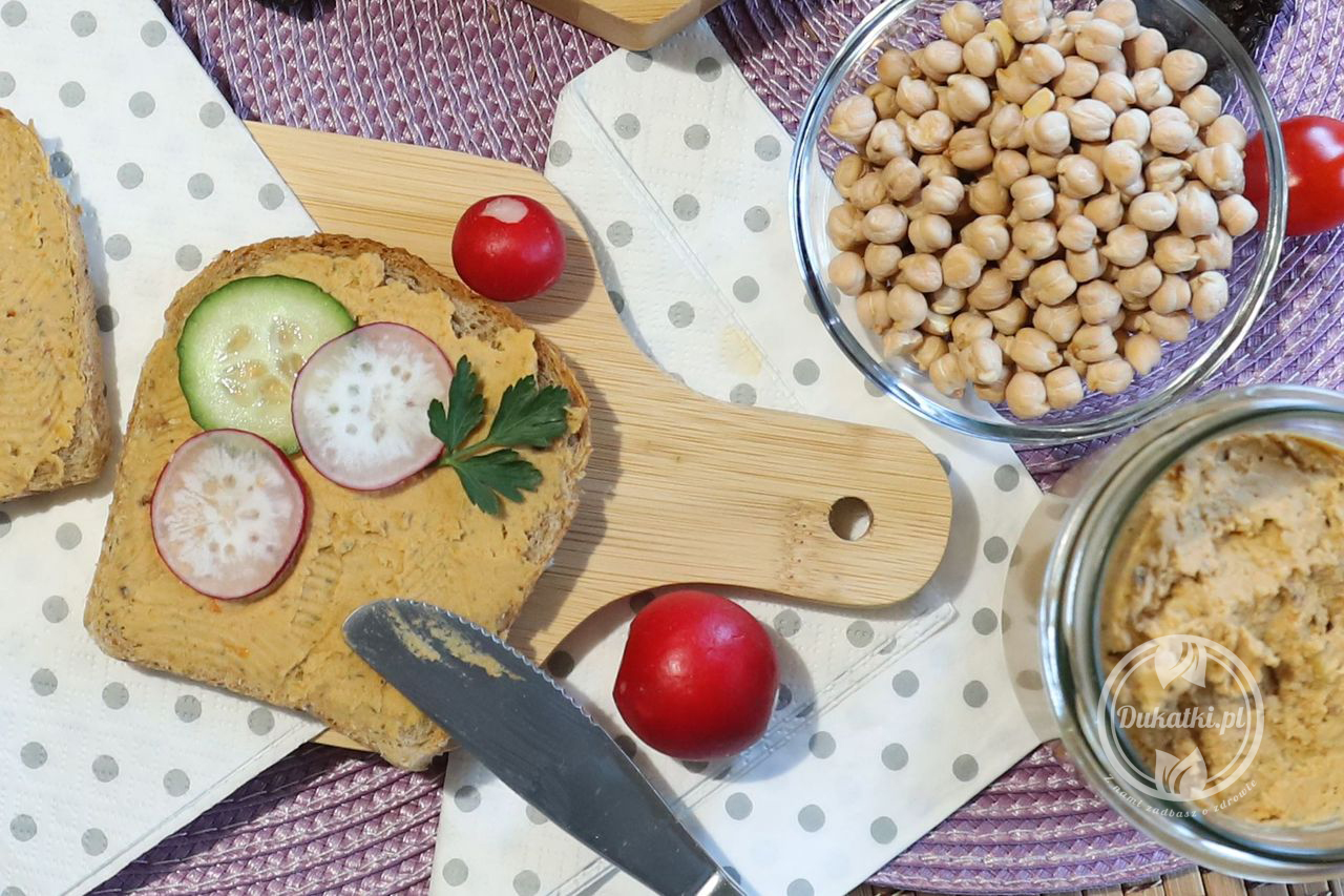 Pyszny i szybki “hummus” z ciecierzycy z suszonymi pomidorami i oregano